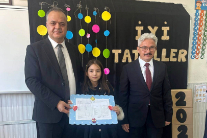 Mersin Mut’ta karne sevinci: Kaymakam Osman Çelikkol öğrencilerle buluştu