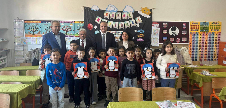 Mersin Mut’ta karne sevinci Kaymakam Osman Çelikkol öğrencilerle buluştu 3