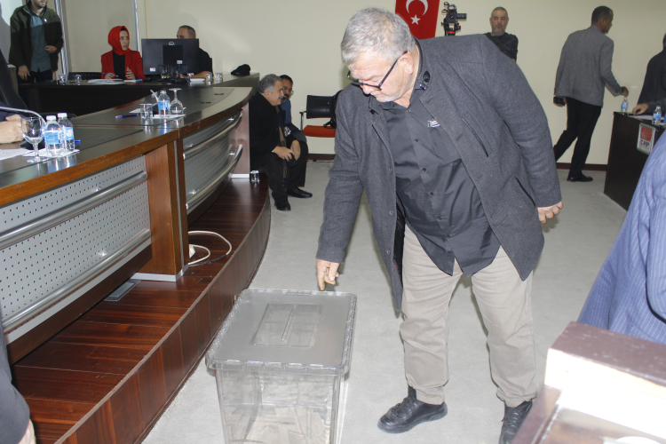 Adana Büyükşehir Belediye Meclisi’nde Denetim Komisyonu üyeleri belirlendi