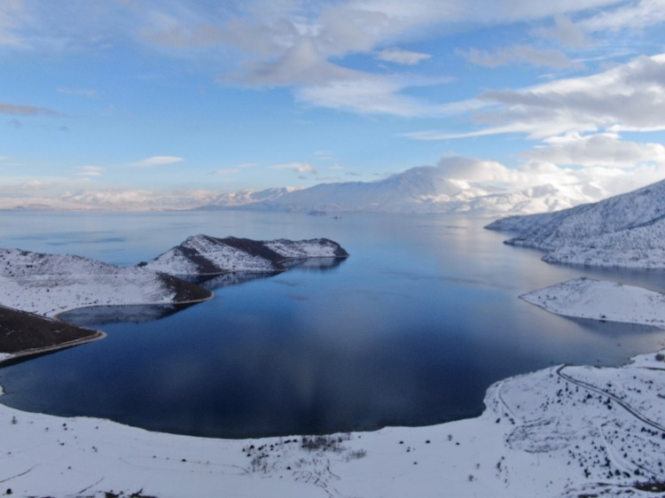 KAR VE MAVİ TONLAR AYNI KAREDE BULUŞTU