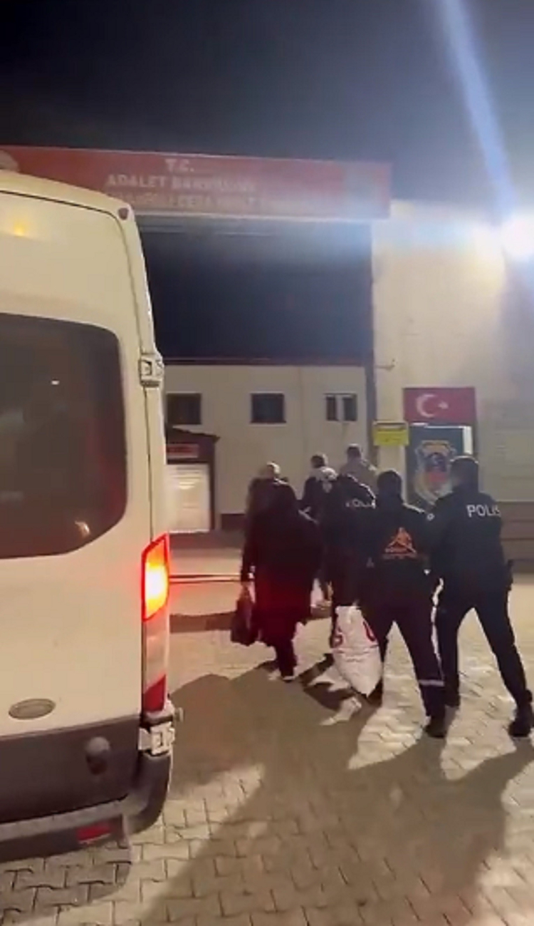 Hatay Altınözü’nde aranan 4 hükümlü yakalandı 2