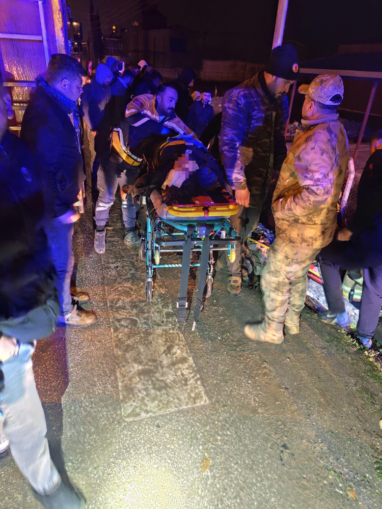 Hatay’da otomobil uçuruma yuvarlandı 1 ölü, 3 yaralı 2