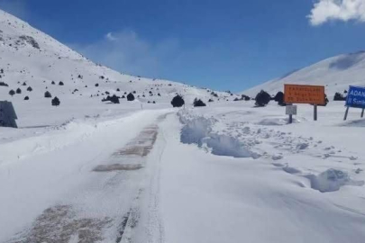 Yoğun kar sonrası Tomarza-Tufanbeyli yolu açıldı