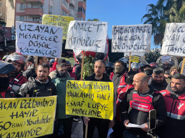 Adana’da motokuryeler kontak kapattı