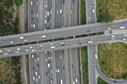 TRAFİKTE REKOR ARTIŞ: ADANA’DA TAŞIT SAYISI 957 BİNİ AŞTI