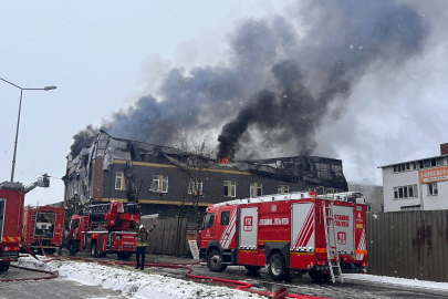 Tuzla’daki çakmak fabrikasında feci yangın kontrol altına alındı