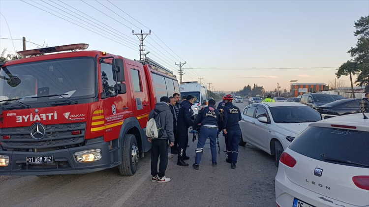 Hatay Dörtyol’da 4 araçlı zincirleme kaza 2 yaralı 2
