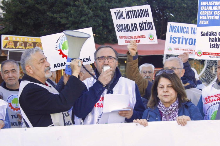 Adana’da emekliler maaşlarına seyyanen zam istedi