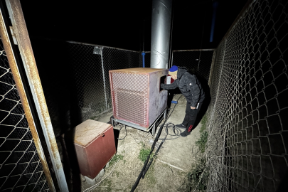 Adana’da çiftçiler don tehlikesine karşı gece nöbetinde