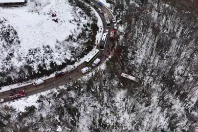 Kartepe'nin zirvesinden yolcu taşıyan otobüs şarampole uçtu: 22 yaralı
