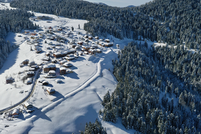 KARLA KAPLANAN KULAKKAYA YAYLASI HAVADAN GÖRÜNTÜLENDİ