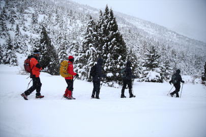 DOĞA SPORCULARI ALADAĞLAR’IN KARLA KAPLI ETEKLERİNDE SINIRLARINI ZORLUYOR