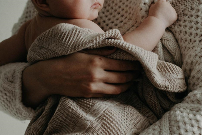 Doğum sonrası çalışma düzeni değişti: Sözleşmeliler de dahil