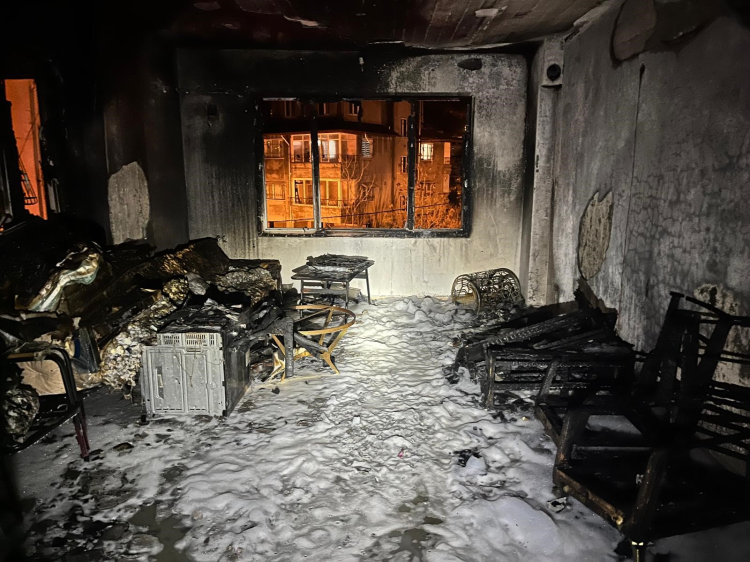 Hatay Defne'de çıkan yangında bir daire kullanılamaz hale geldi 3