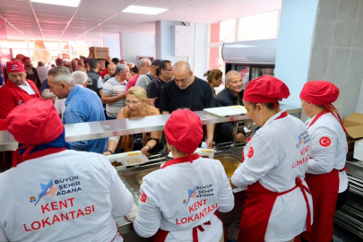 Kent Lokantası’nda artan yemekler sokak hayvanlarının karnını doyuruyor