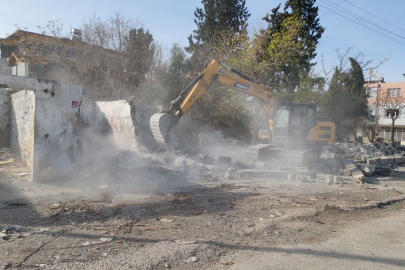 Erzin’e 47 yıldır hizmet veren sanayi sitesinde yıkım başladı