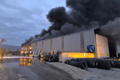 Lastik deposunda çıkan yangın kontrol altına alındı