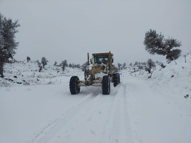 Mersin’in yüksek kesimlerinde karla mücadele başladı 2