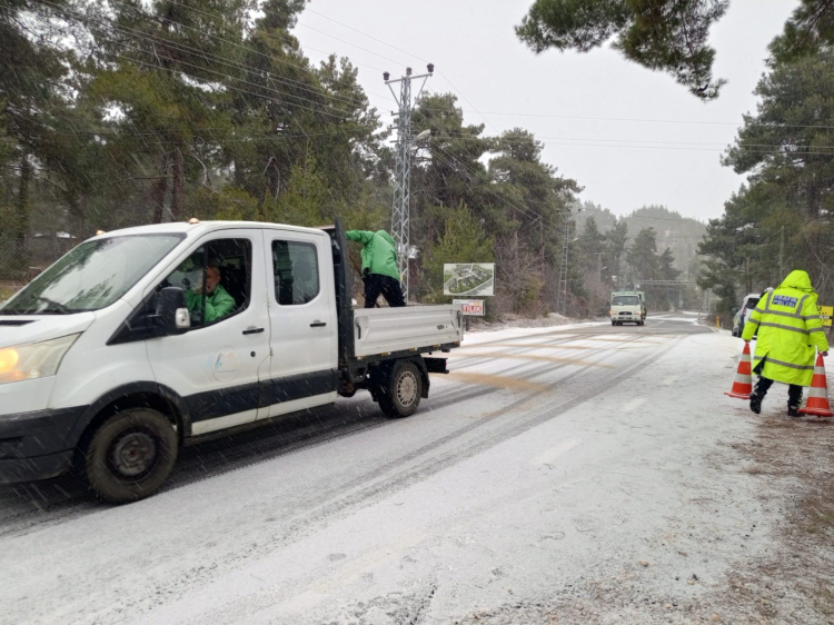 Mersin’in yüksek kesimlerinde karla mücadele başladı 3