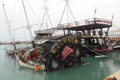 Mersin Silifke’de 130 kişilik gezi teknesi limanda battı