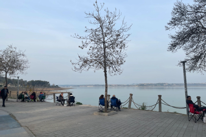 Adana’da vatandaşlar güneşli havanın tadını çıkardı