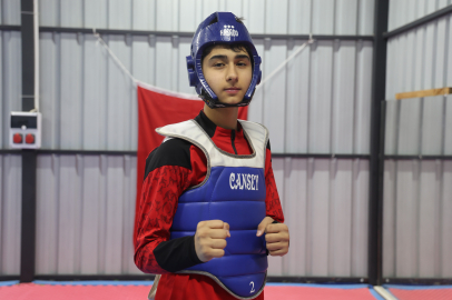 Depremde kaybettiği babasının hayalini milli formayla gerçekleştirdi