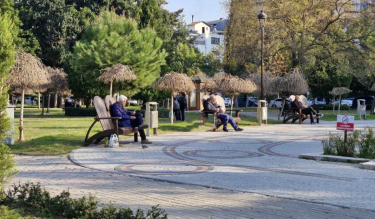 Adana’da vatandaşlar güneşli havanın tadını çıkardı