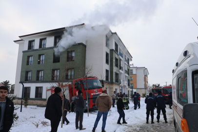 Elazığ’da apartman dairesinde yangın çıktı: 11 Kişi etkilendi