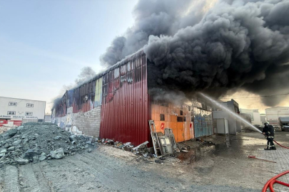 Hatay’da mobilya atölyesinde yangın paniği