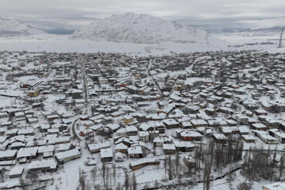 Tufanbeyli beyaza büründü: Kar kalınlığı 1 metreyi buldu