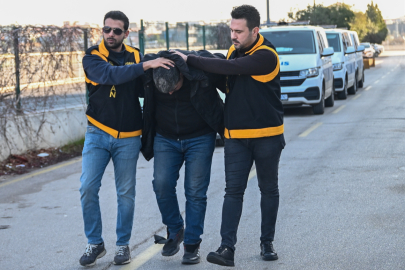 Adana’da işçi servisinin camını kıran motosikletli serbest bırakıldı