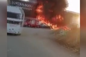 Adana'da plastik üretim tesisindeki yangın söndürüldü