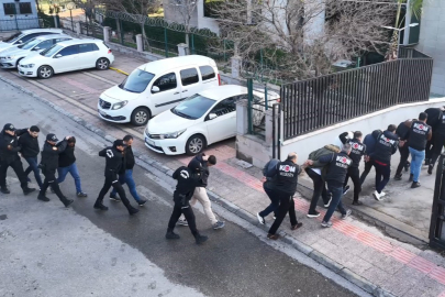 Mersin’de lavaş ekmeği piyasasını ele geçirmeye çalışan çete çökertildi: 17 Tutuklama