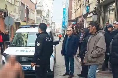 Sokak ortasında çıplak halde caddede dolaşan şahıs gözaltına alındı