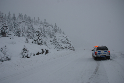 Antalya'da kar yağışı başladı, Alacabel beyaza büründü