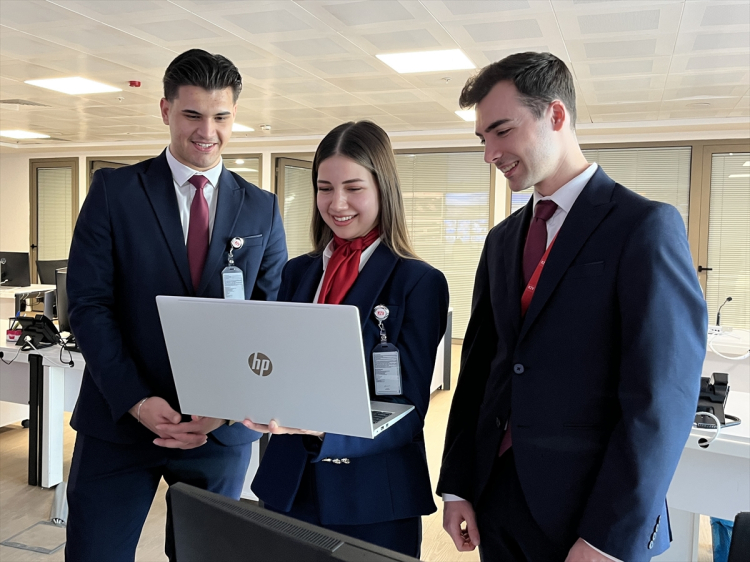 Çukurova Havalimanı çalışanları AA’nın “Yılın Kareleri”ni oyladı 2