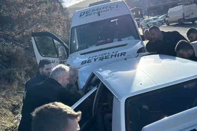 Konya'da otomobil ile yolcu minibüsü çarpıştı: 1 ölü, 1 yaralı