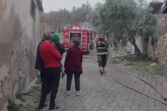 Mersin’de ev yangını: Bir ev kullanılamaz hale geldi