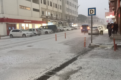 SİLİFKE’DE SAĞANAK VE DOLU HAYATI FELÇ ETTİ