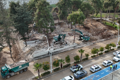 Adana’da kaçak işletmeler tek tek yıkılıyor