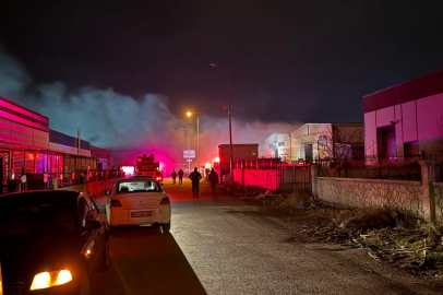 Kayseri OSB’de mobilya fabrikası alevlere teslim oldu