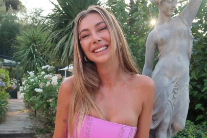 Şeyma Subaşı’nın dini paylaşımları gündemde: Ferace ve seccade paylaşımı dikkat çekti