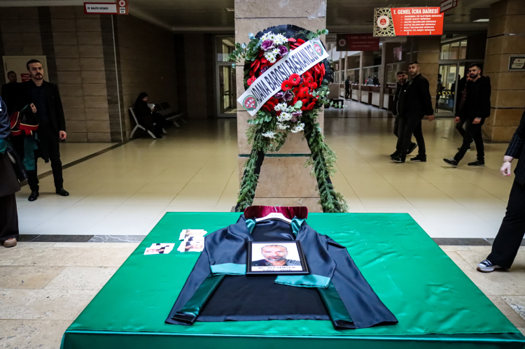 Avukat Ali Şimşek Adana Adalet Sarayı’nda son yolculuğuna uğurlandı