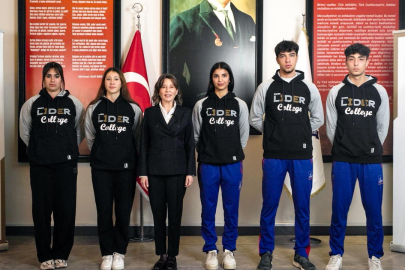 FİLİZ KEPME, İSTANBUL LİDER KOLEJİ’NİN ŞAMPİYON MİLLİ SPORCULARINI KUTLADI