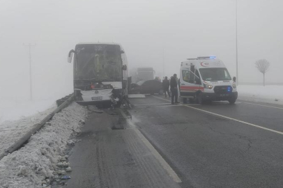 Sivas’ta sisli havada zincirleme kaza: Otobüsün de karıştığı kazada 7 yaralı