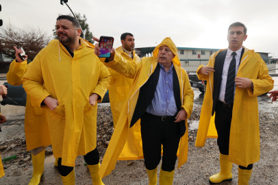 Adana’da evlerini su basan vatandaşlara konaklama ve yemek desteği