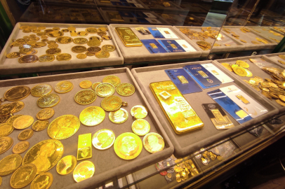 Altın fiyatlarında sert düşüş sürüyor