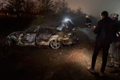 Gaziantep'te şarampole uçan otomobil alev aldı