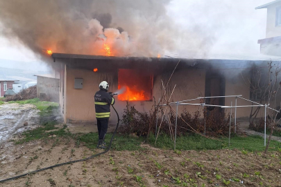 Hatay’da müstakil ev alevlere teslim oldu