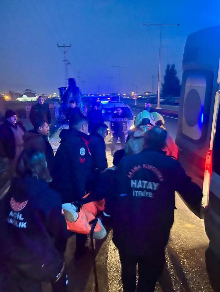Hatay’da otomobil şarampole devrildi 2 yaralı 3
